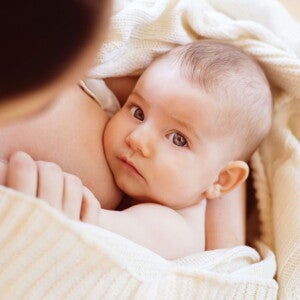 Nestlé Baby polohy při kojení Nestlé Baby polohy při kojení